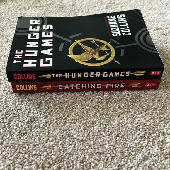 *SOLD* The Hunger Games and Catching Fire, Paperback Books - Picture 3 of 8